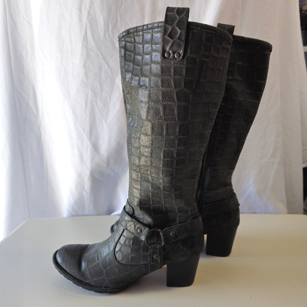 Born Black‎ Textured Heeled Boots size 7.5
